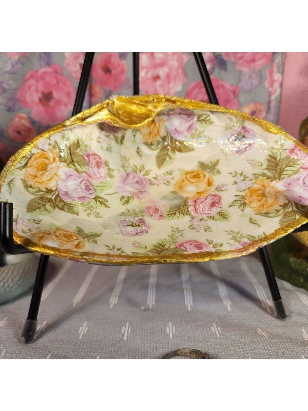 DECOUPAGE CLAM SHELL  